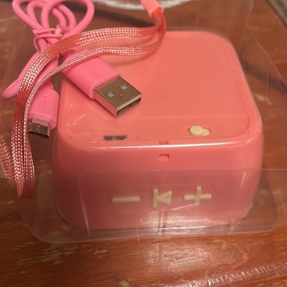 New Sonix BlueTooth Speaker Pink - Picture 4 of 4